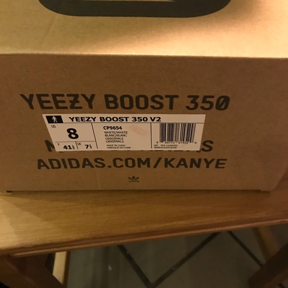 Size 8 yeezy 350 v2 zebras main image 4